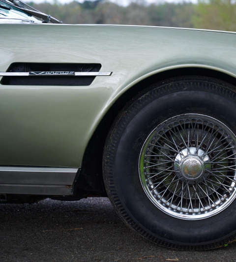 A detail image from a classic {{$manufacturer}}